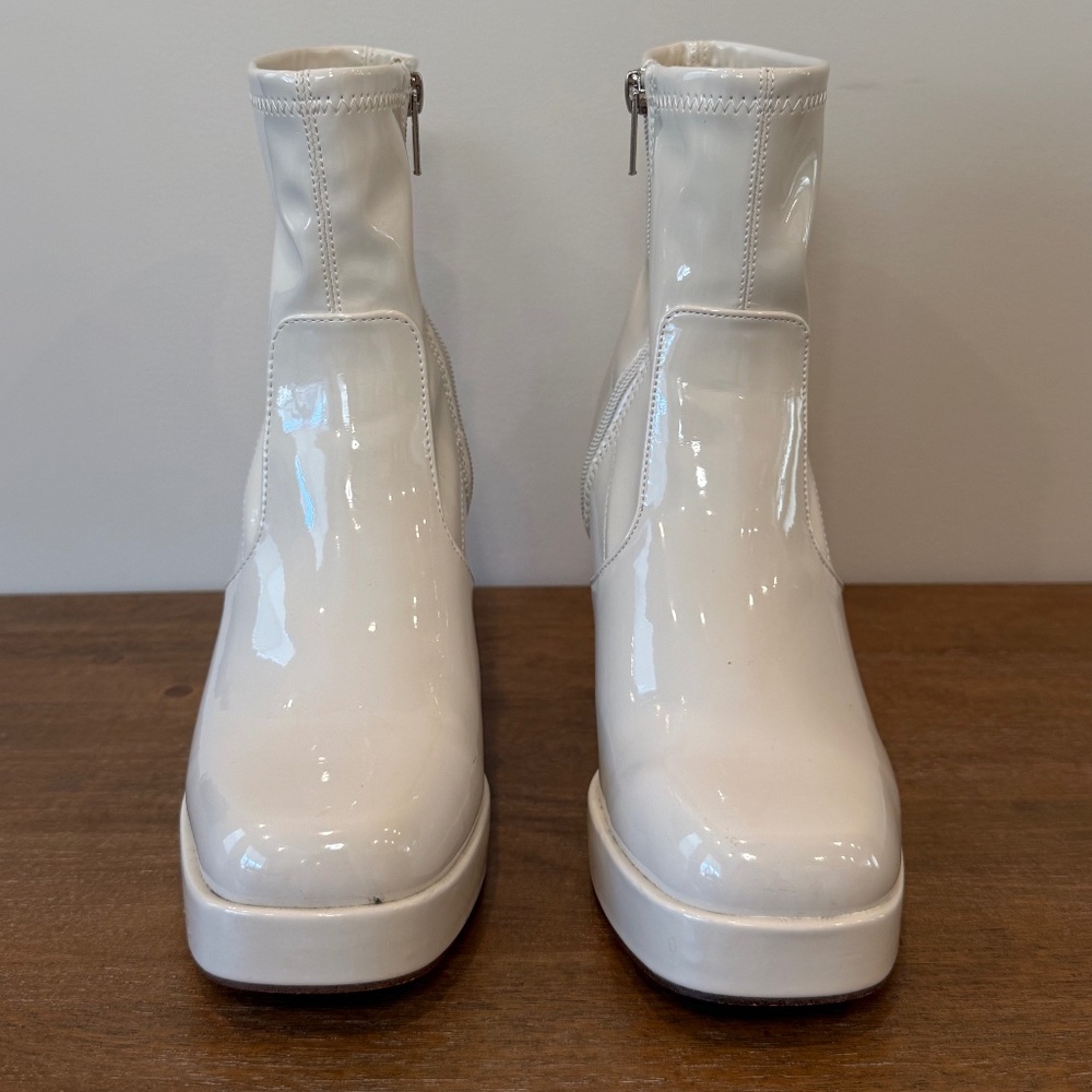 STEVE MADDEN Ever Platform Bootie in Bone Patent Leather Women's 7 - Picture 3 of 7